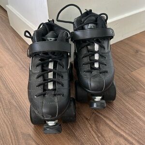 Roller Skates
Size 8 I wear a 9 shoe
Worn 1x
Have been stored in closet